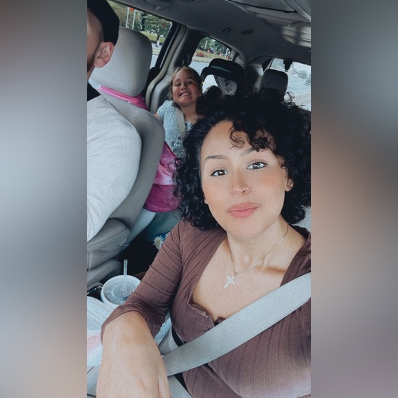 Meet your Posher, Megan - Picture 5 of 6